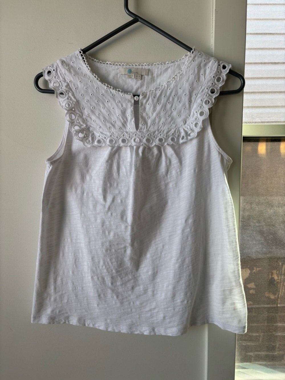Pretty Eyelet Bibbed Boden Sleeveless Blouse (White)